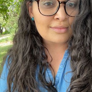 Meet your Posher, Caitlin